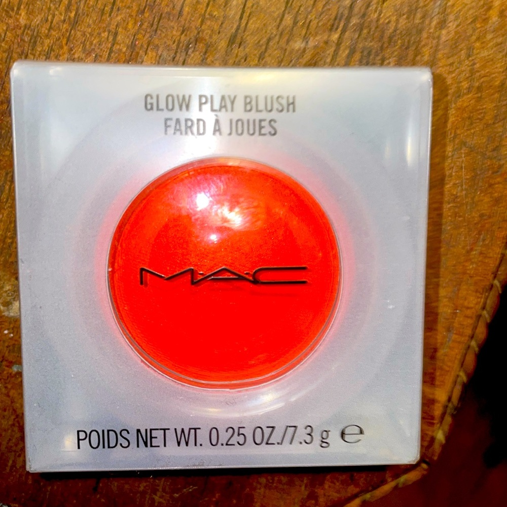 MAC cosmetics Glow Play Blush in Groovy, NEW bright pink coral brand new in box